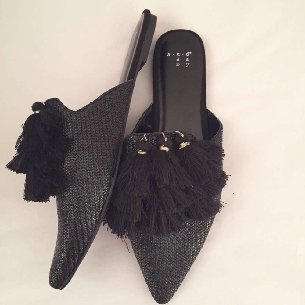 Tassel mules 8.5 NWOT - Picture 2 of 3